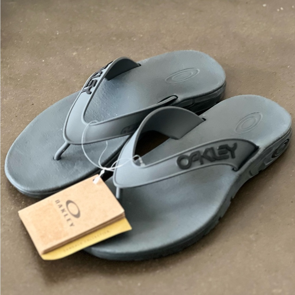 Oakley Men's Uniform Gray Flip-Flop Sandals